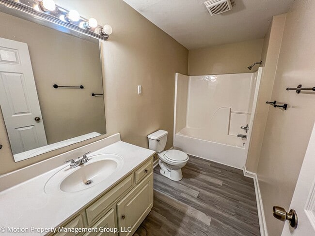 Building Photo - 1632 Hamlet Dr