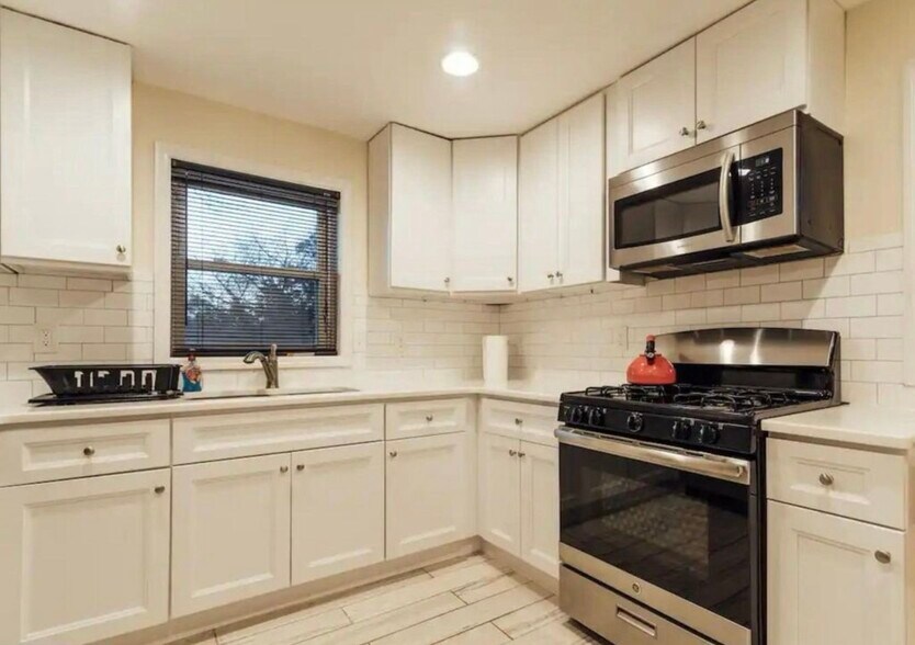 Building Photo - 19 Pershing Ave