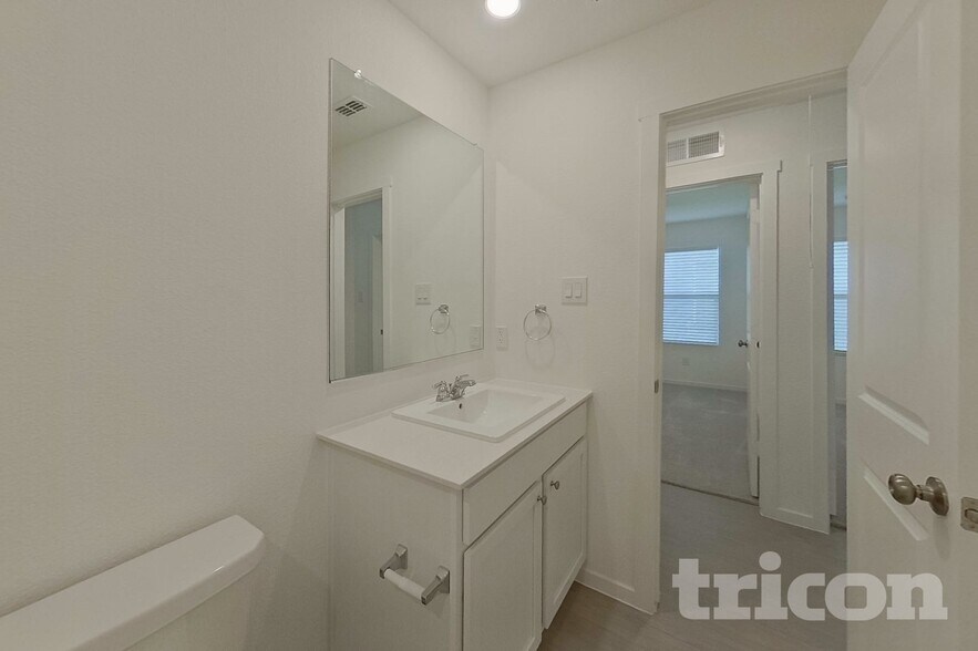 Building Photo - 843 Ponderosa Ln