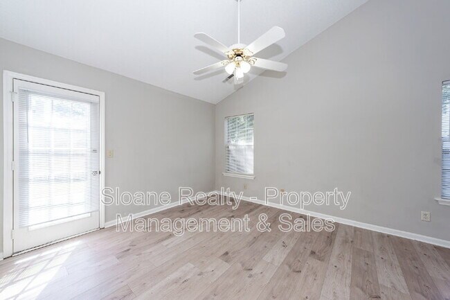 Building Photo - 5161 Eastway St