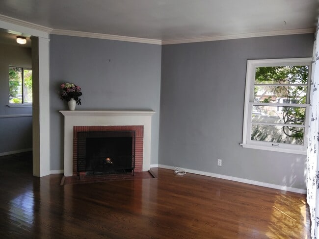 Building Photo - 2514 34th St