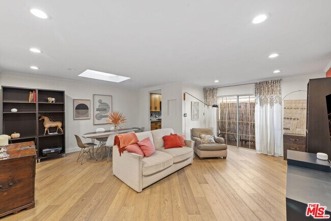 Building Photo - 1144 10th Ct