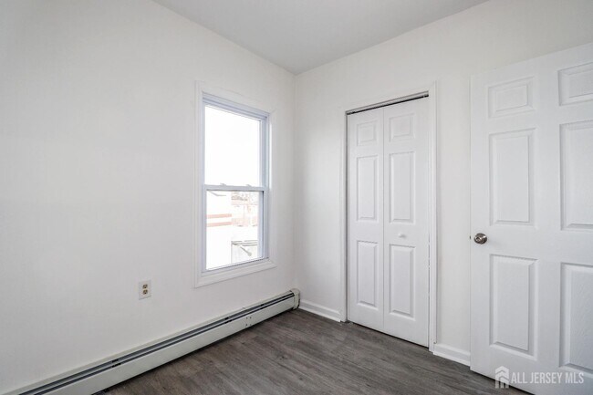 Building Photo - 364 Market St