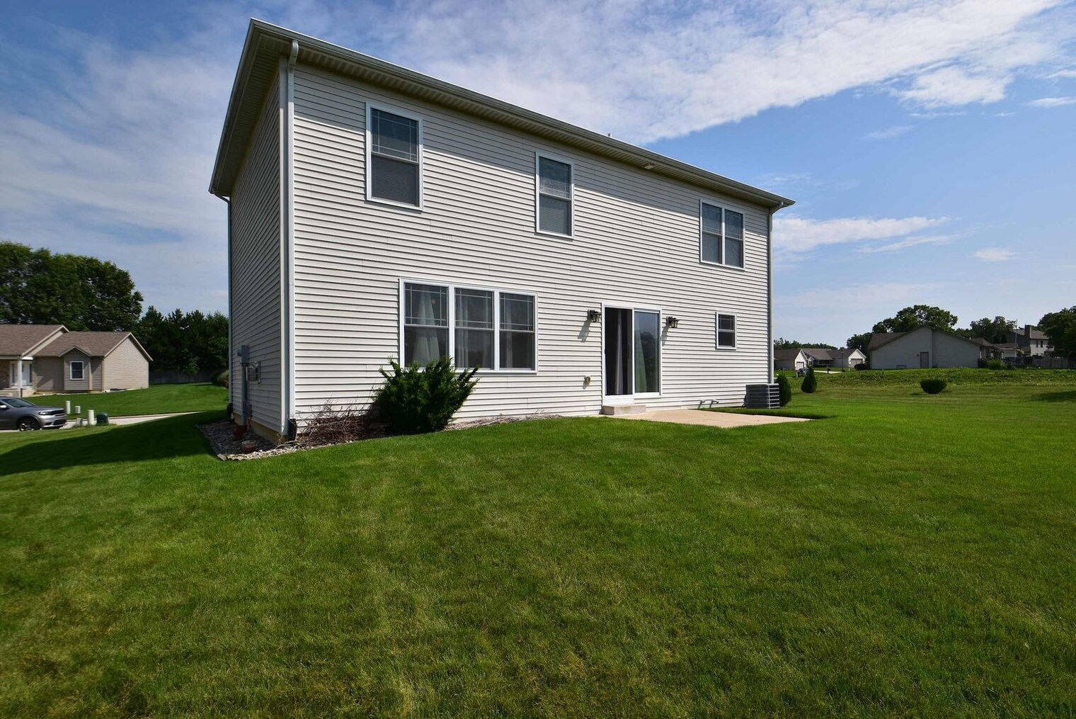 Building Photo - 25910 Rolling Hills Dr