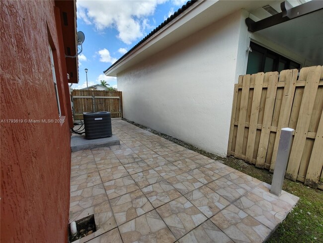 Building Photo - 1137 NW 128th Pl