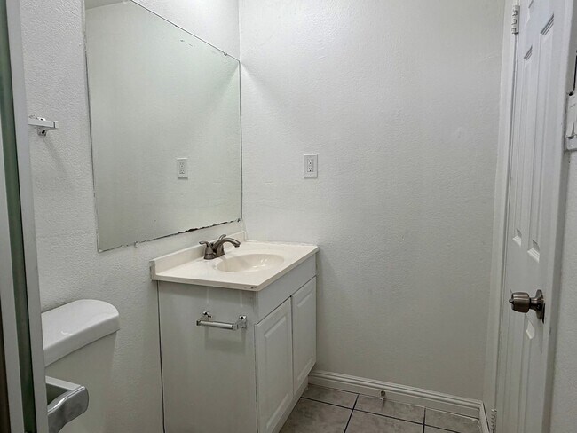 Building Photo - 4522-24