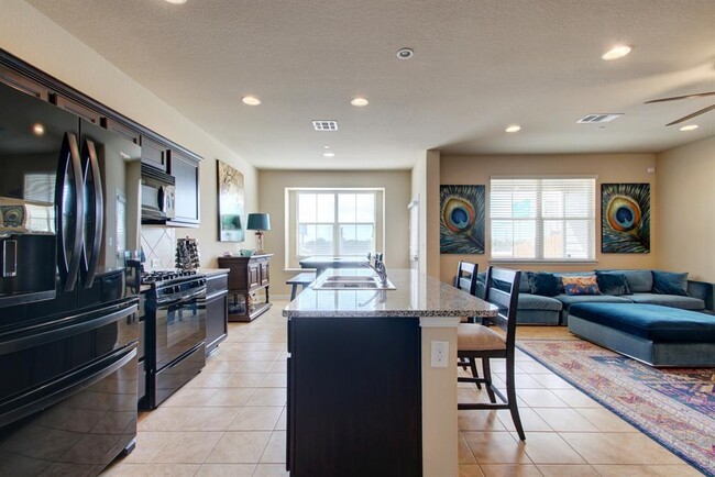 Building Photo - 2880 Donnell Dr