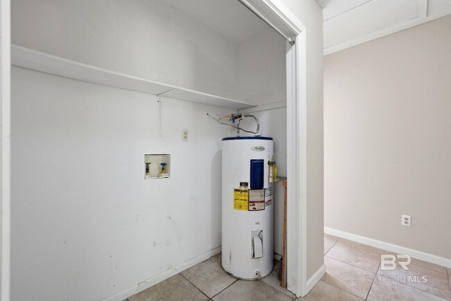 Building Photo - 6413 Schoel Ln