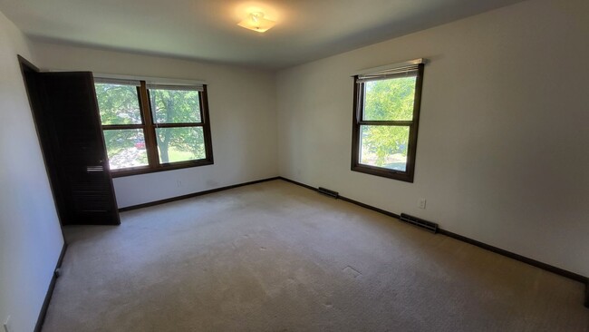 Large master bedroom with walk in close plus additional sliding doors closet - 2920 Nassau Dr