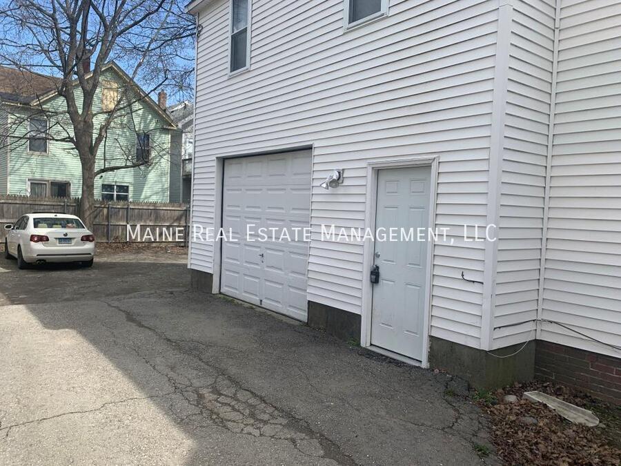 Building Photo - 59 Elm St