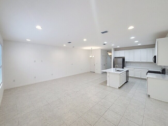 Building Photo - 6310 Goldcoast Ave