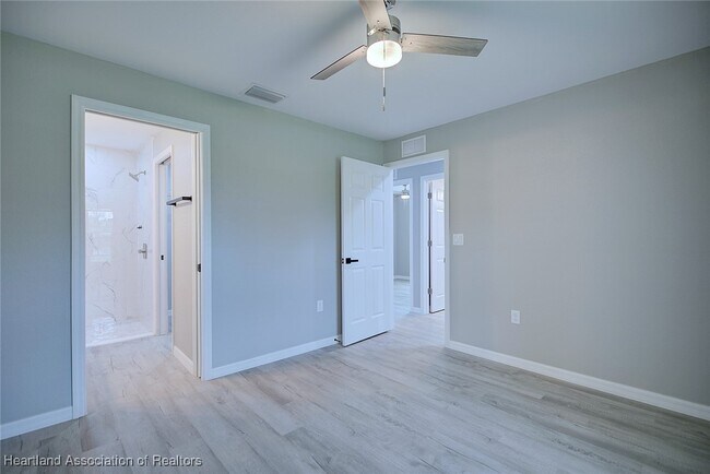 Building Photo - 1462 Aleutian St NE