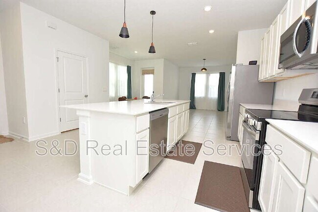 Building Photo - 349 Sol Vis Dr