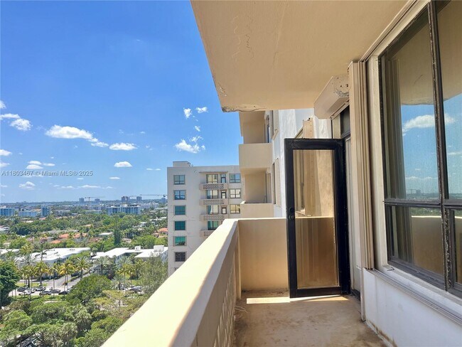 Building Photo - 10185 Collins Ave