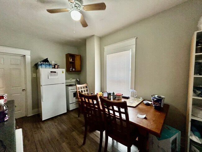 Building Photo - UK STUDENTS — LIVE RIGHT ACROSS FROM KROGER FIELD!