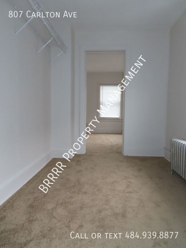 Building Photo - 807 Carlton Ave