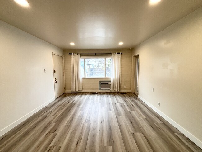 Building Photo - 3605 S 900 E