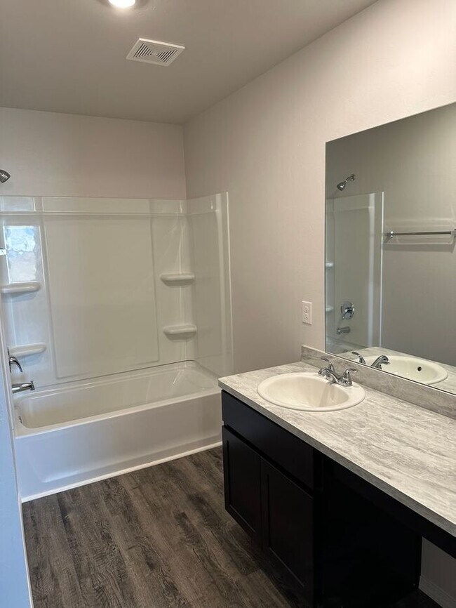 Building Photo - Fire Up Summer! Get a FREE Blackstone Grill if You Sign by July 15 | 3 Bed, 2 Bath Home in Yukon