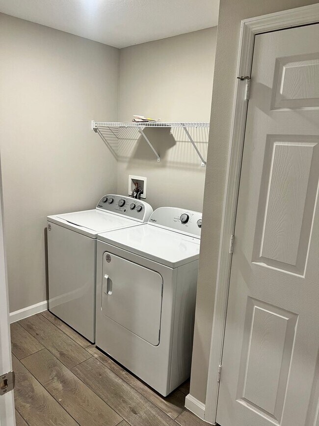 Building Photo - NEW 4 BEDROOM 3 BATH HOME! AMAZING LOCATION!