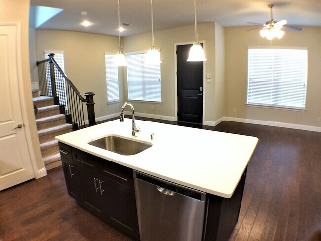 Building Photo - 2237 Zenith Ave