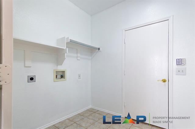 Building Photo - 2216 Oak Park Dr