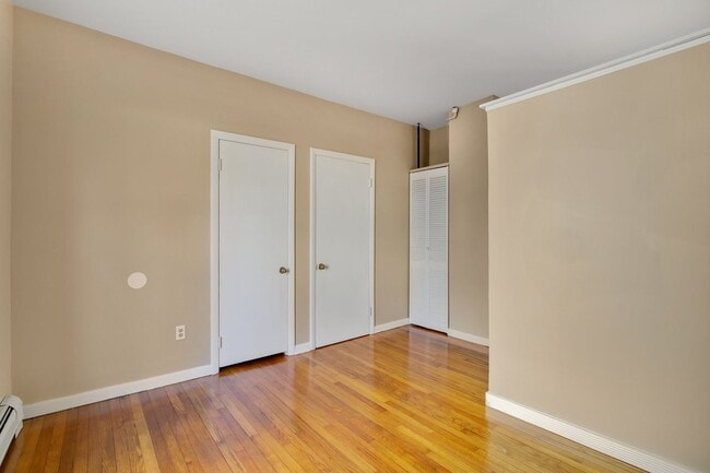 Building Photo - 15 Myrtle Ave