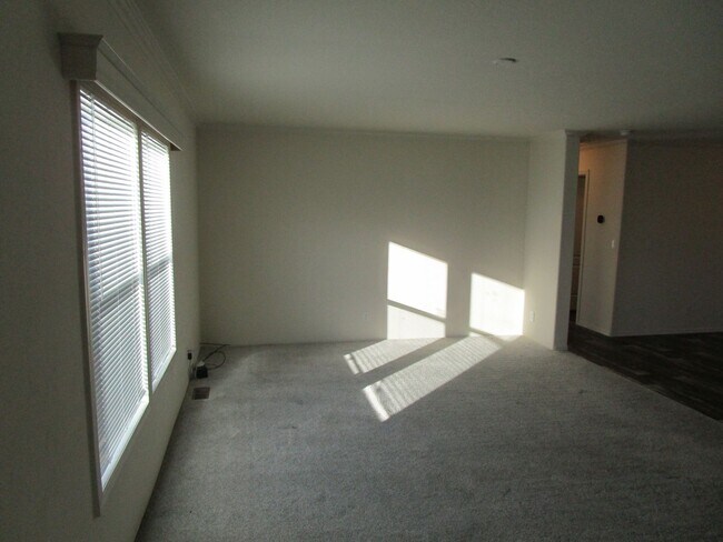 Building Photo - Newer Spacious Home in Ochoco West Subdivision - Available Soon!