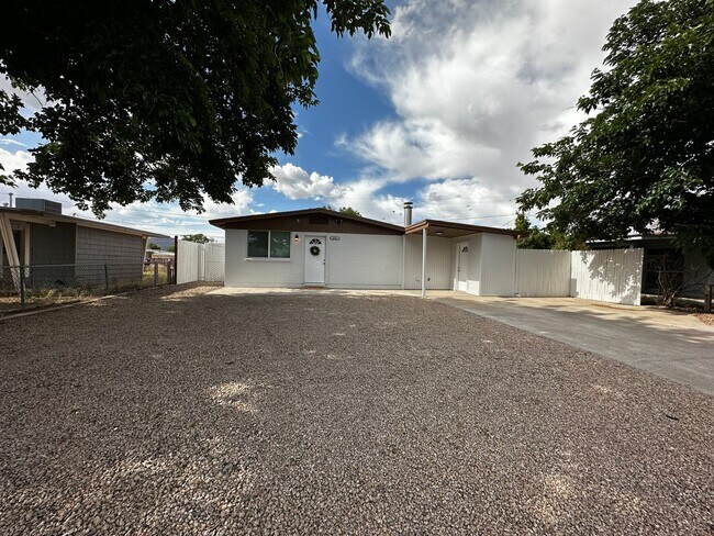 Building Photo - Newly Remodeled 3 bedroom, 2 bathroom home!