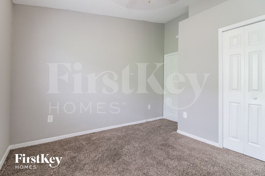 Building Photo - 6564 Viewpoint Ct