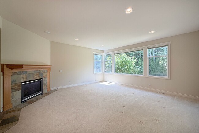 Building Photo - 3Bd/2.5Ba Redmond Home