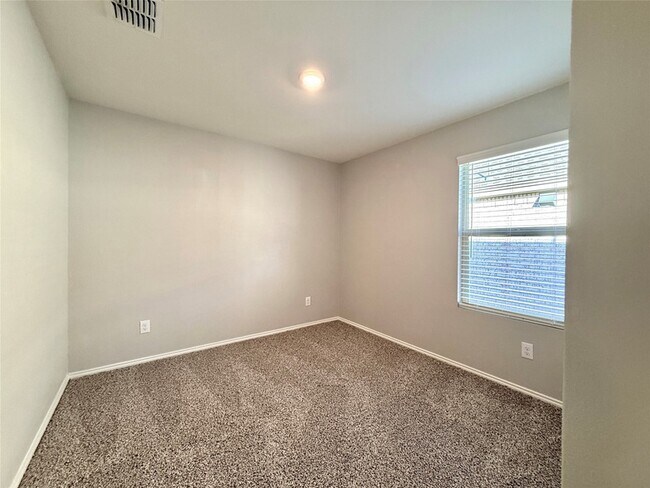 Building Photo - 1524 Avery Pointe Dr