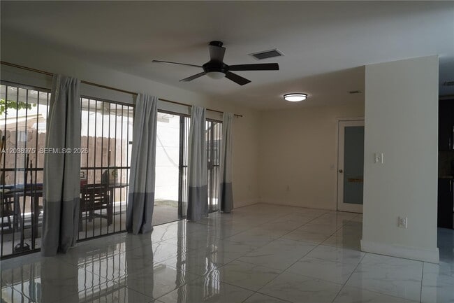 Building Photo - 9132 SW 148th Ct