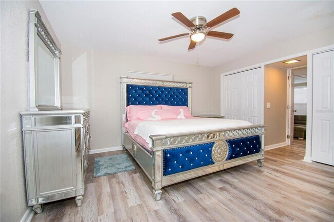 Building Photo - 1504 Hallam Dr