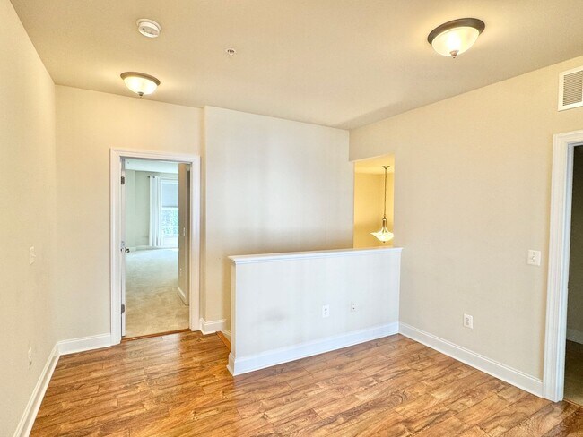 Building Photo - POTOMAC CLUB - SECONDS TO STONEBRIDGE - EASY REVERSE COMMUTE TO QUANTICO