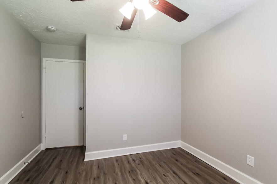 Building Photo - 7526 Shoshone Dr