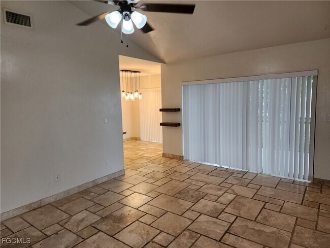 Building Photo - 612 SW 8th Ct