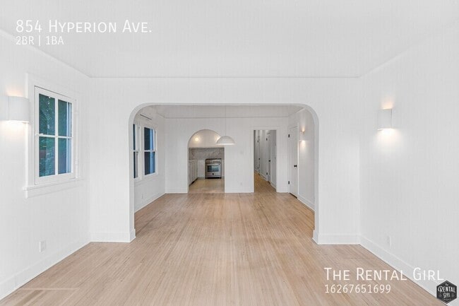 Building Photo - 854 Hyperion Ave