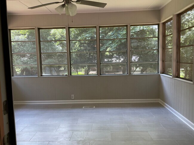 Building Photo - Now Available! Newly Renovated 3 BR/2 BA i...