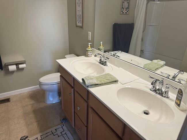 Building Photo - Beautiful 4-bedroom house in Baldwinsville