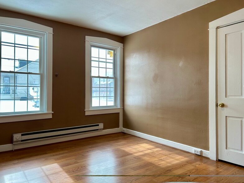 Building Photo - 703 N Queen St