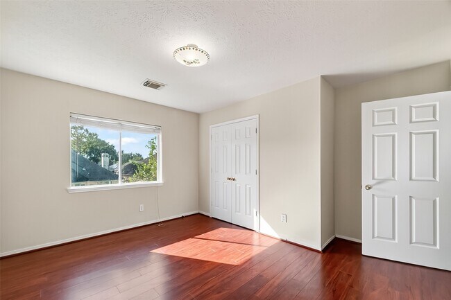 Building Photo - 3514 Parkshire Dr