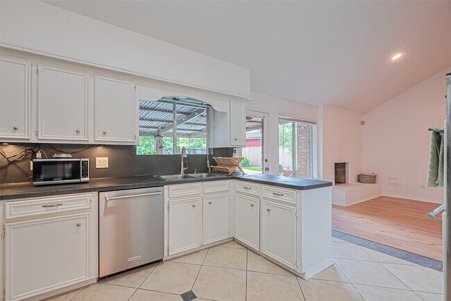 Building Photo - 8018 Zimmermann Dr