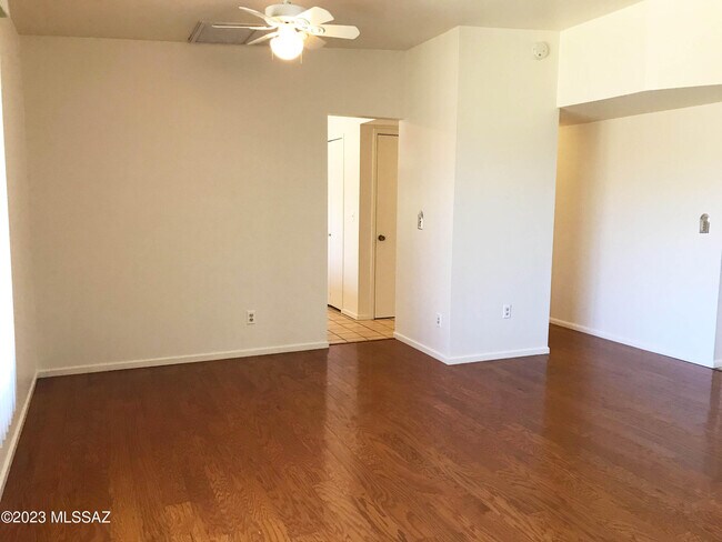 Building Photo - 7800 N Nicole Pl