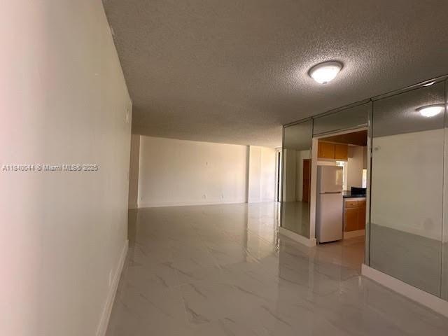 Building Photo - 1 bedroom in sunny Isles Beach FL 33160