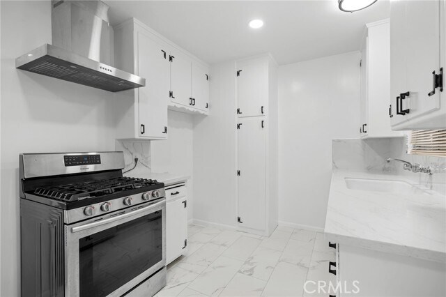 Building Photo - 2025 Broadview Dr