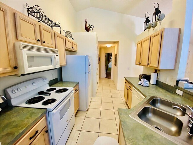 Building Photo - 8544 Sunrise Key Dr