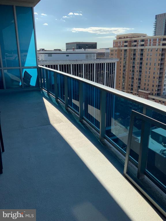 Building Photo - 1881 N Nash St