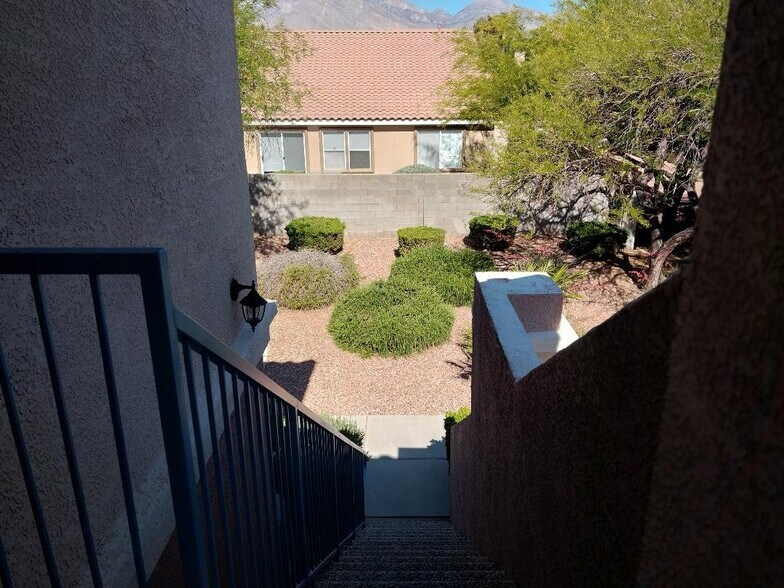 Building Photo - 10552 Pine Pointe Ave