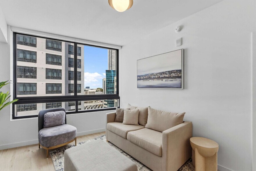 Building Photo - 225 N Miami Ave