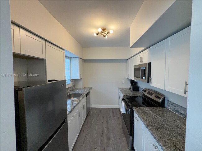 Building Photo - 10002 E Bay Harbor Dr